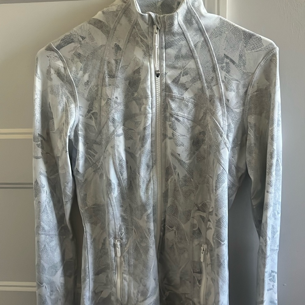 women’s define jacket, size 6, rarely worn